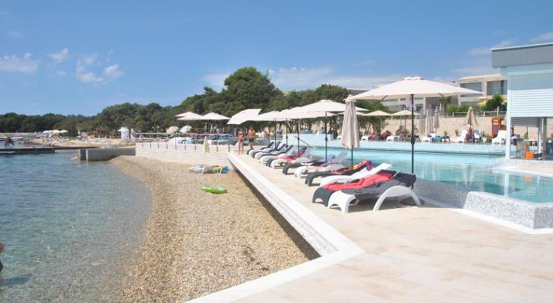 Apartments Antonija Punta Skala Next To Falkensteiner Resort Petrcane Exterior photo