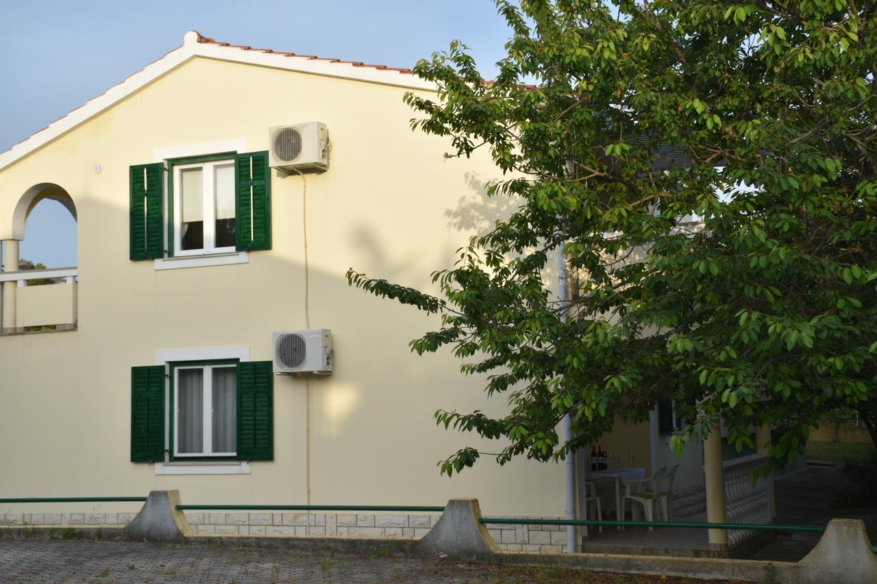 Apartments Antonija Punta Skala Next To Falkensteiner Resort Petrcane Exterior photo